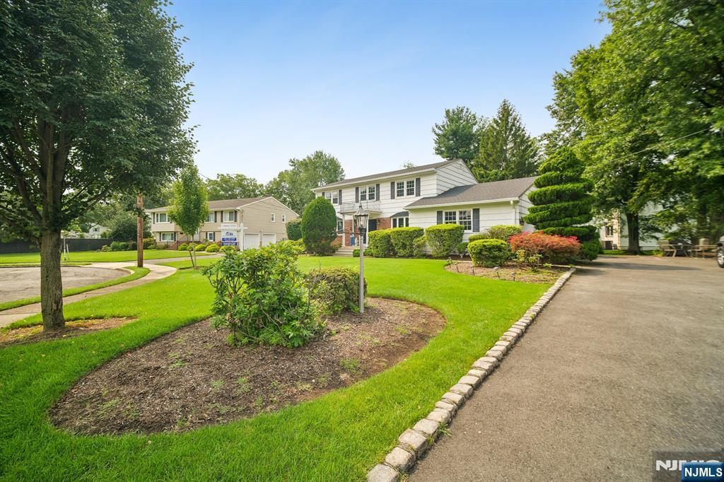 6 Aster Court