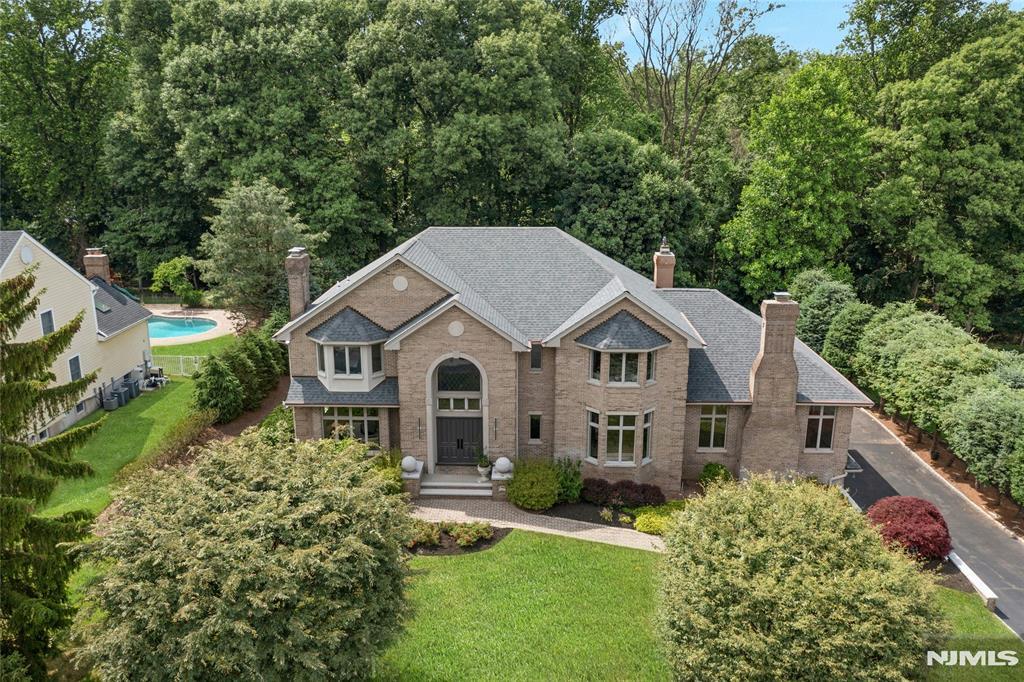 527 Lydia Lane