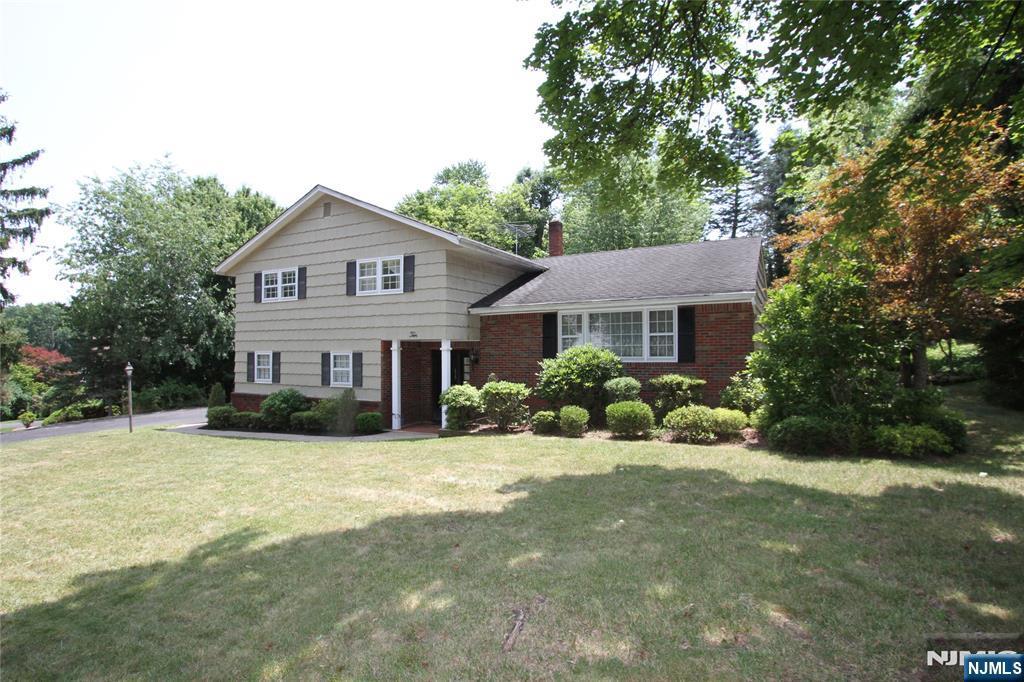 10 Bayberry Drive