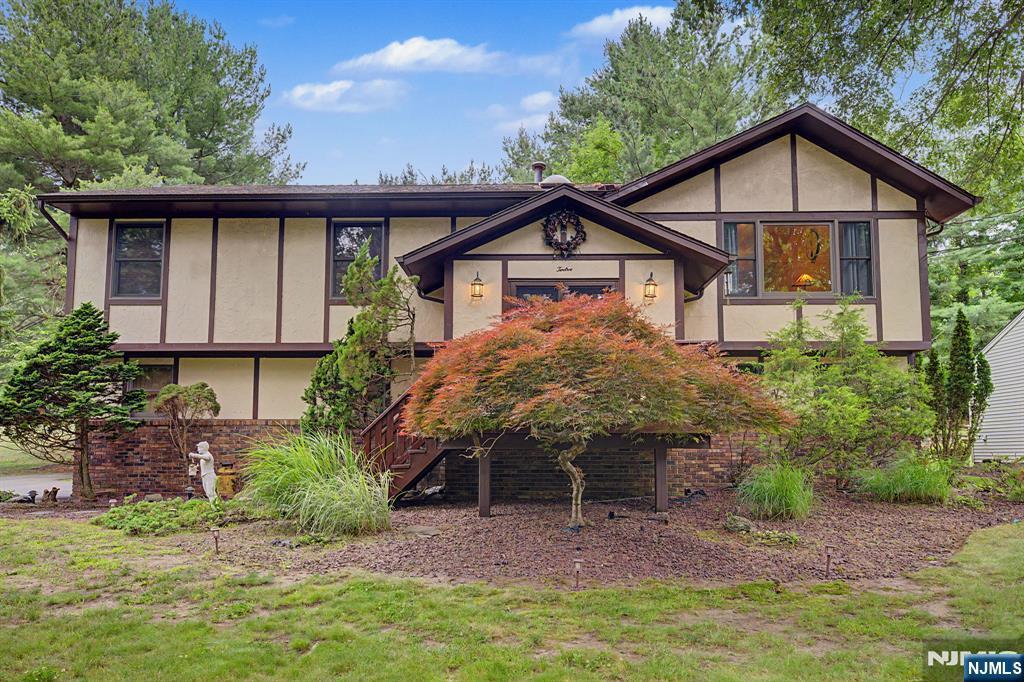 12 Seminole Avenue
