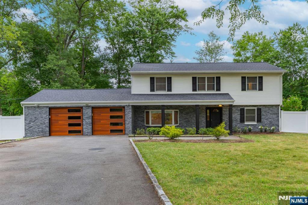 800 Winding Way