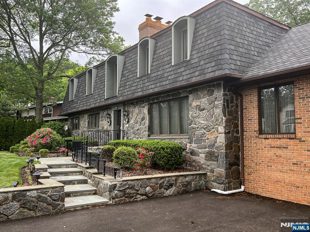 203 Harwood Place