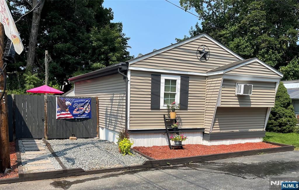 61 Travelo Drive