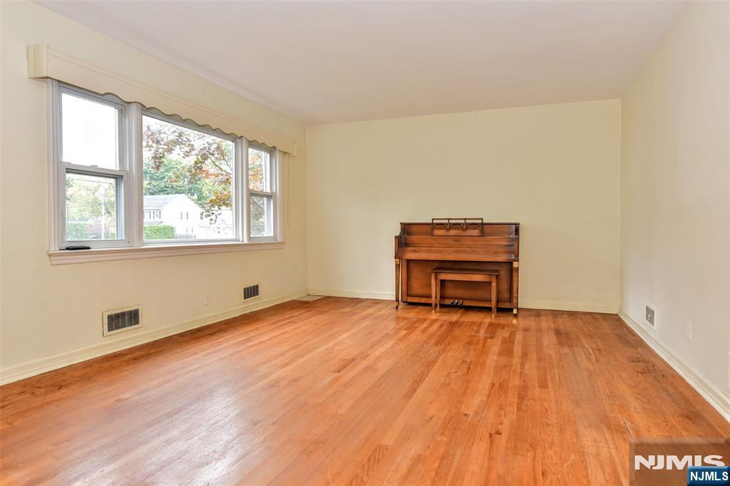 4 Demartini Place
