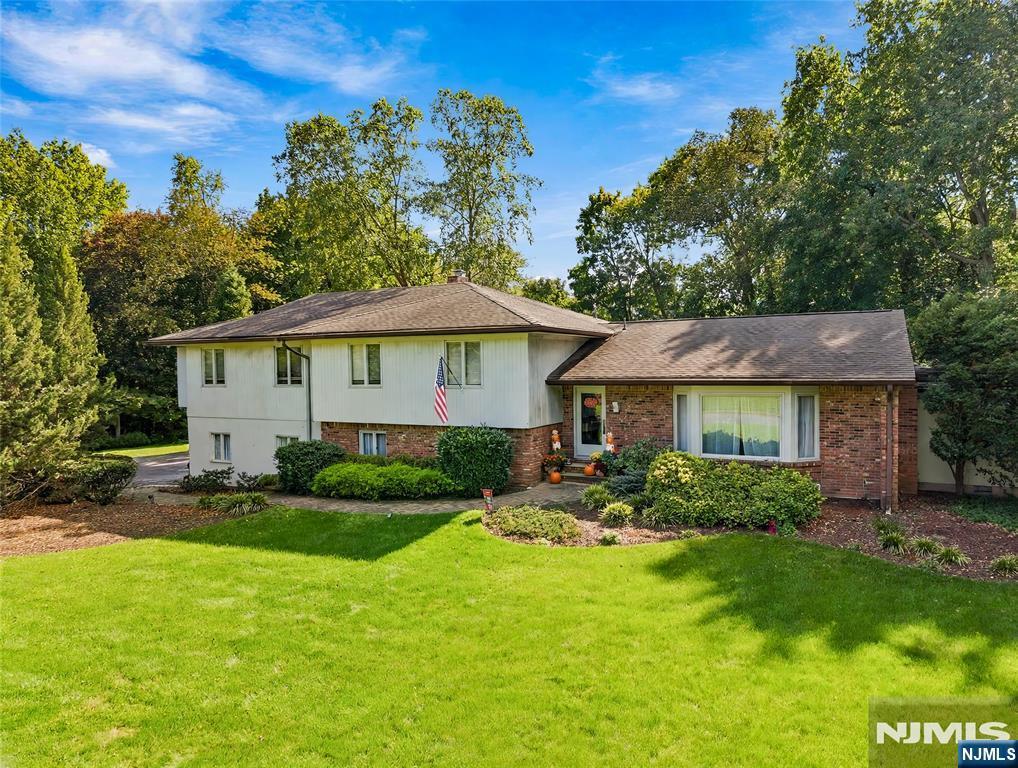 7 Saddle Brook Drive